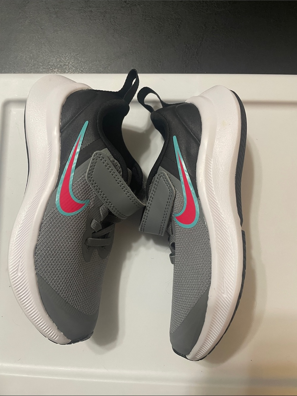 Nike Kids Star Runner 3 Gray w pink Insole & Teal Accents NEW Sz.10.5 C